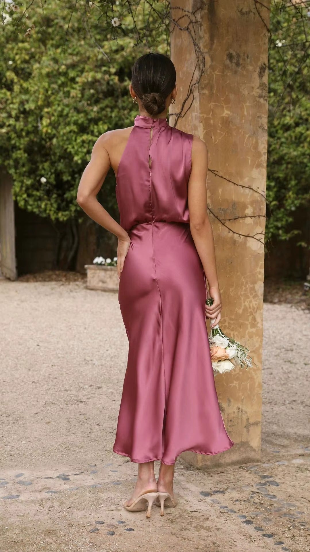 OLIVIA | VESTIDO ELEGANTE DE CUELLO HALTER DRAPEADO