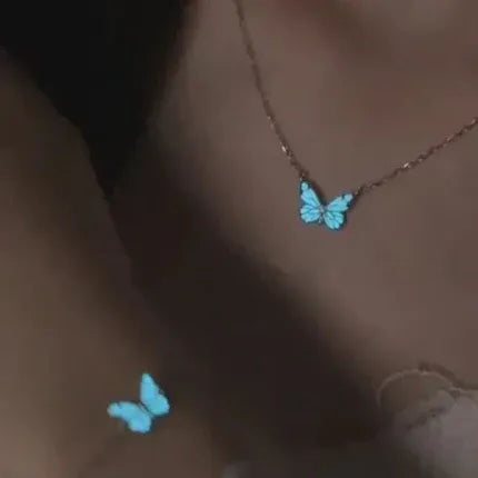 MARI | COLLAR CON MARIPOSA AZUL